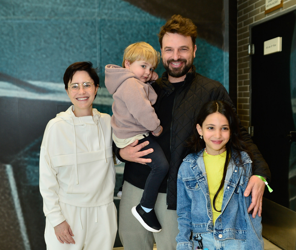 Fernanda Vasconcelos E Cássio Reis E Os Filhos