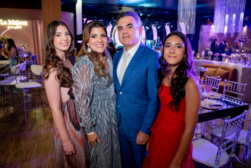 Noite inesquecível - Glamour, beleza e requinte marcam o festão dos 15 anos de Anik, filha de Layla e Guilherme Fujita