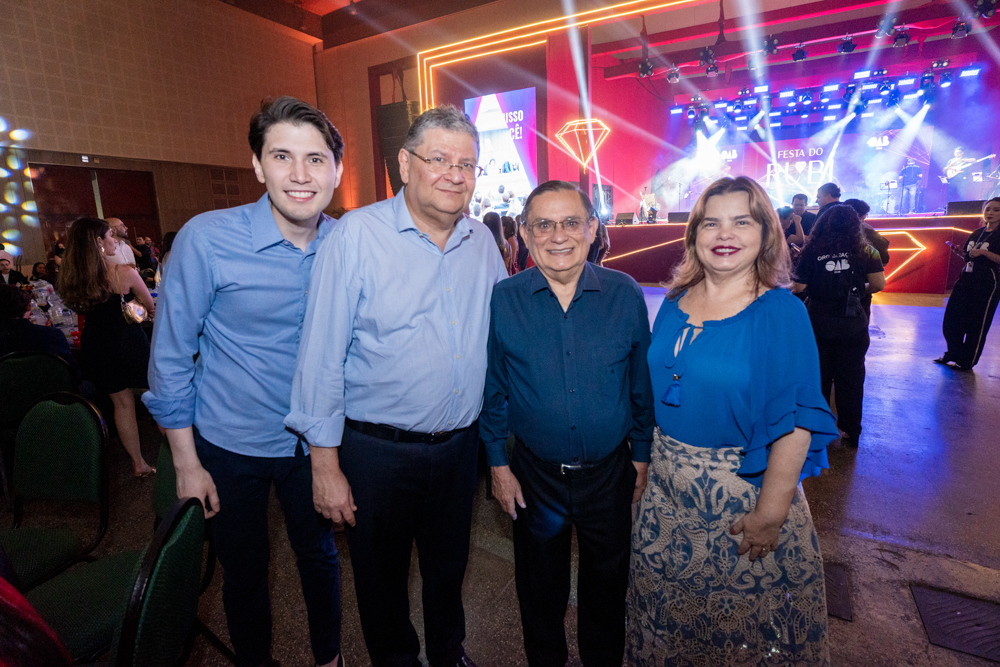 Hélio Leitão, Hélio Leitão, César E Ivana Barros Leal