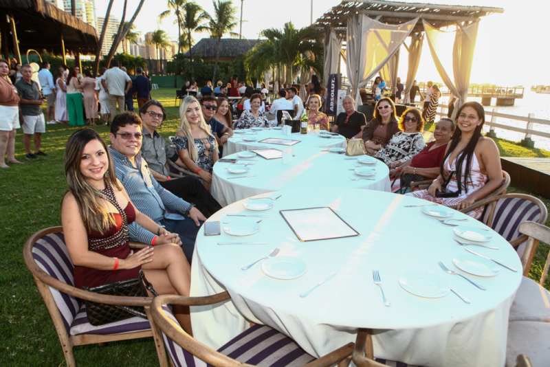 Fim de semana badalado - No Iate Clube de Fortaleza, o fim de semana foi de festas, sabores e pôr do sol perfeito