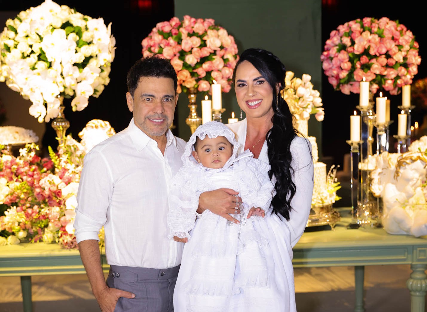 Emoção e ternura marcam o batizado de Clara, filha de Zezé Di Camargo e Graciele Lacerda