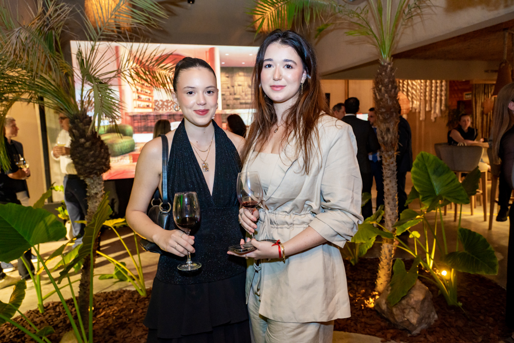 Isabela Albuquerque E Valentina Depons (2)