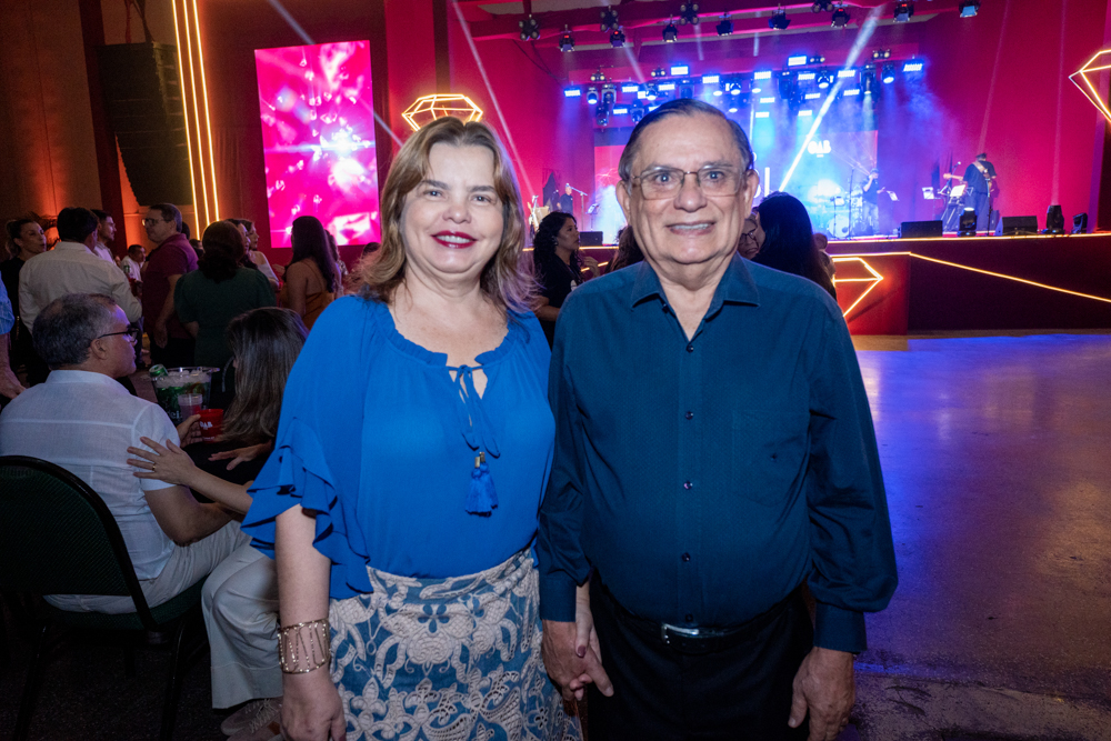 Ivana E César Barros Leal