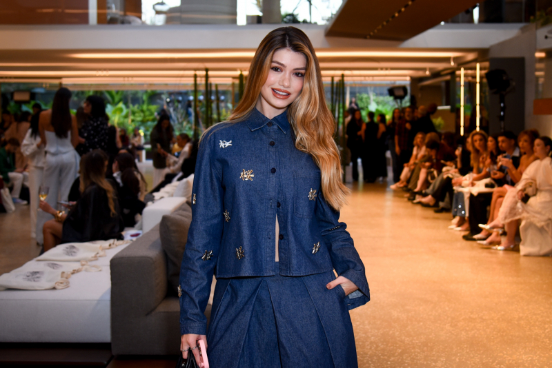 Sakura glamour - Fabiana Milazzo leva o Japão à passarela com Isabeli Fontana e famosas na primeira fila