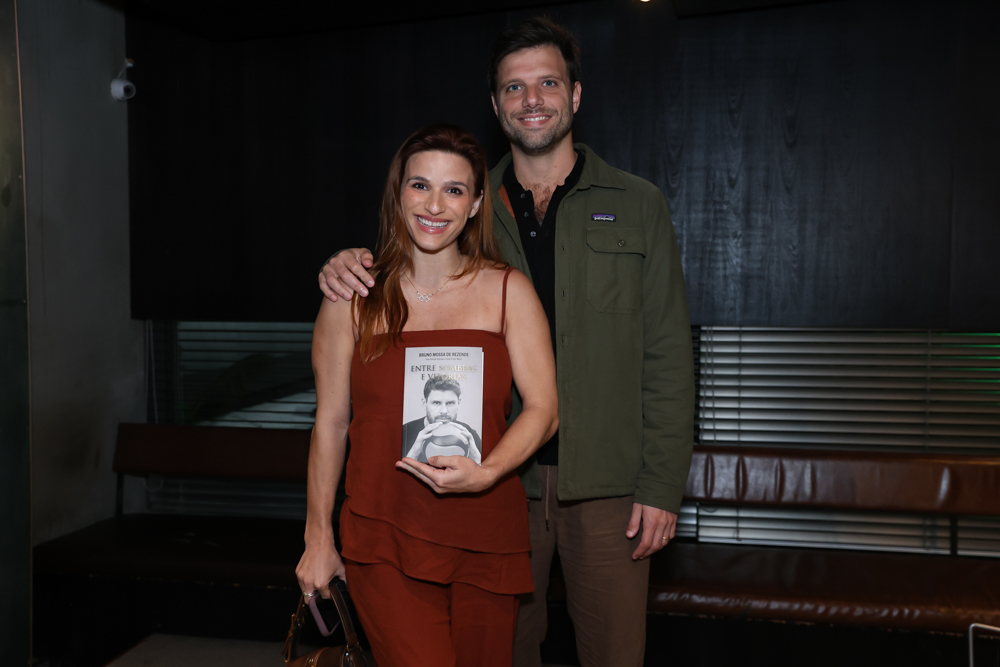 "bruninho", Lança O Livro "entre Sombras E Vitórias