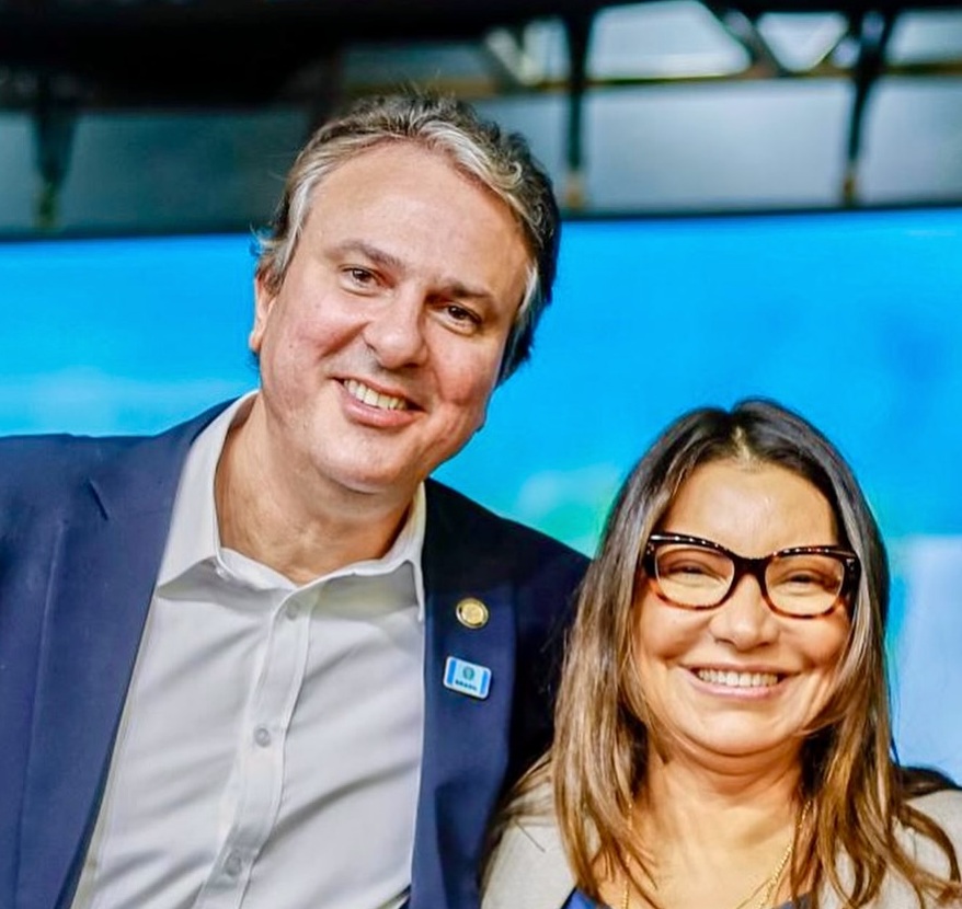 Ministro Camilo Santana felicita primeira-dama Janja da Silva