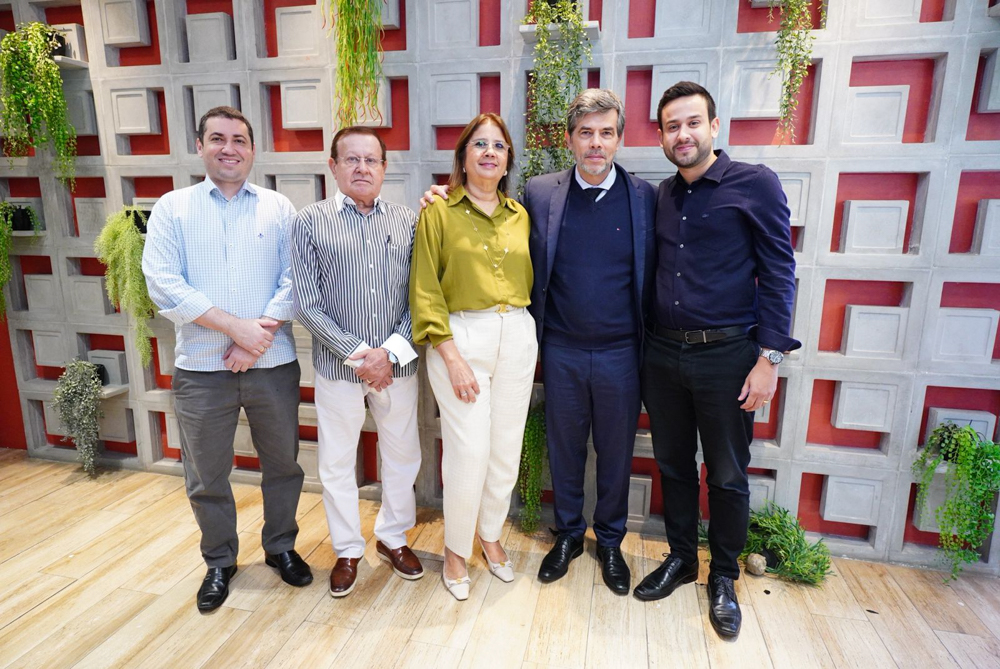 Ex-ministro da Saúde Nelson Teich visita o CRIO durante agenda em Fortaleza