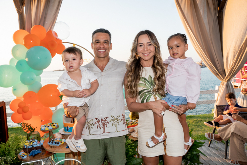 Sessão parabéns - João Luiz Ferreira brinda a chegada aos 40 com sunset à beira-mar no Iate Clube