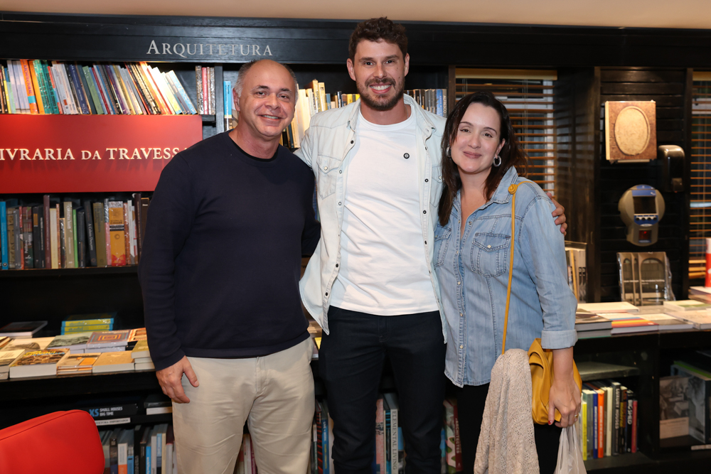 "bruninho", Lança O Livro "entre Sombras E Vitórias
