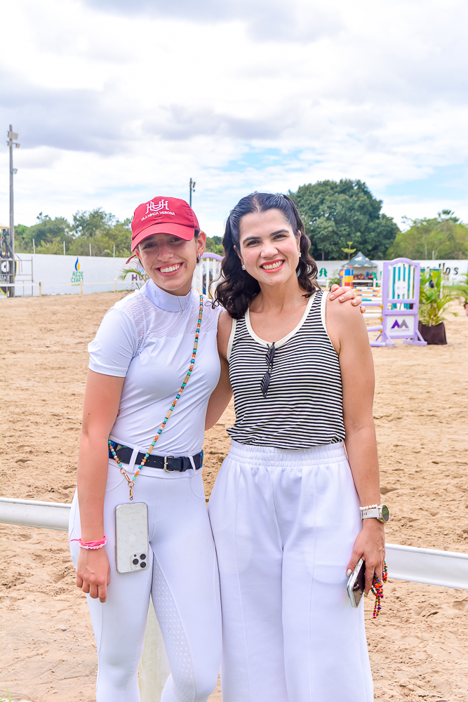 Julia Corcimia E Larissa Pinheiro