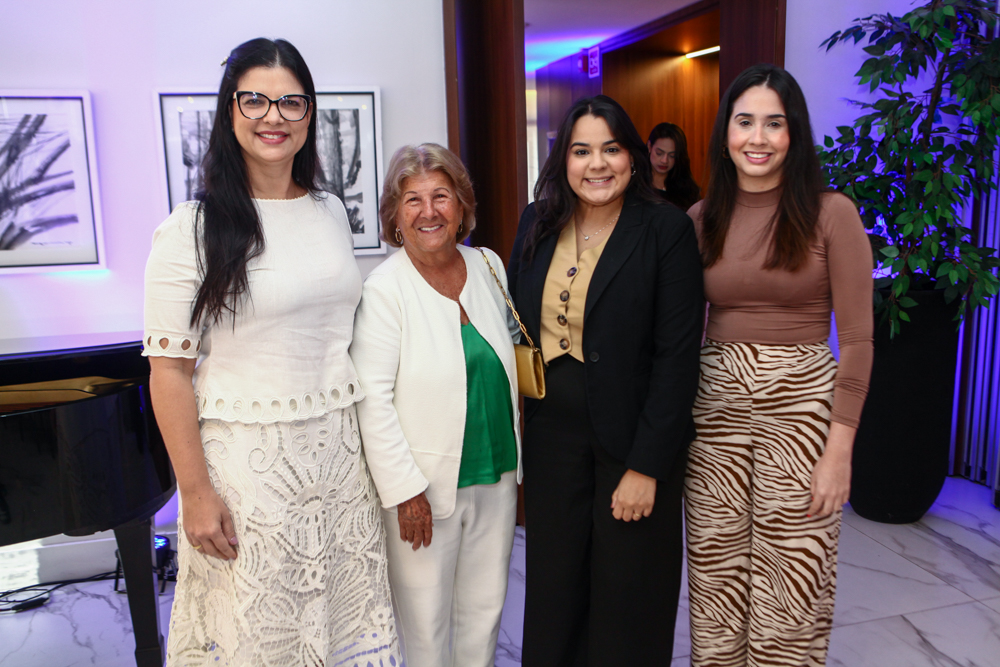 Karina Frota, Ana Lúcia Mota, Ester Vasconcelos E Ariadna Gurgel (3)