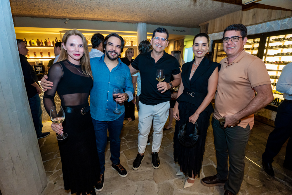 Karine E Irapuã Dantas, Franco Mendonça, Erika E Paulino Aguiar