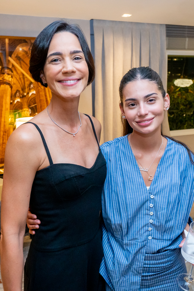 Karine Studart E Cláudia Vale (2)