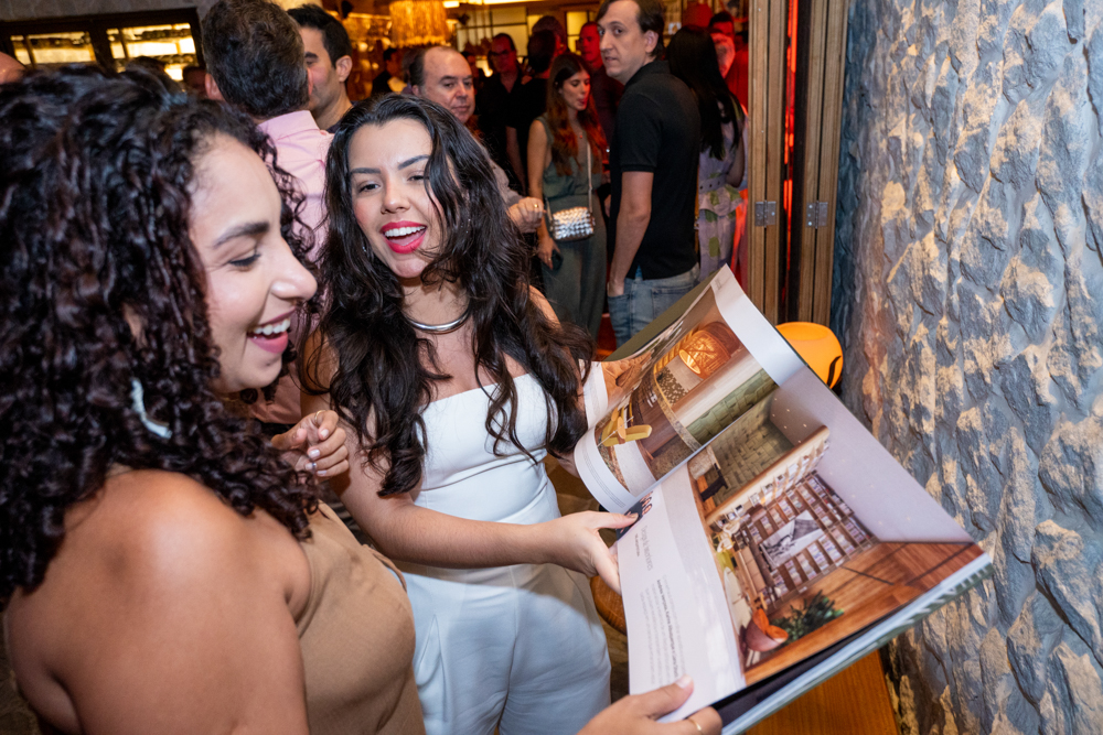 Karol Antunes E Beatriz Arruda (2)