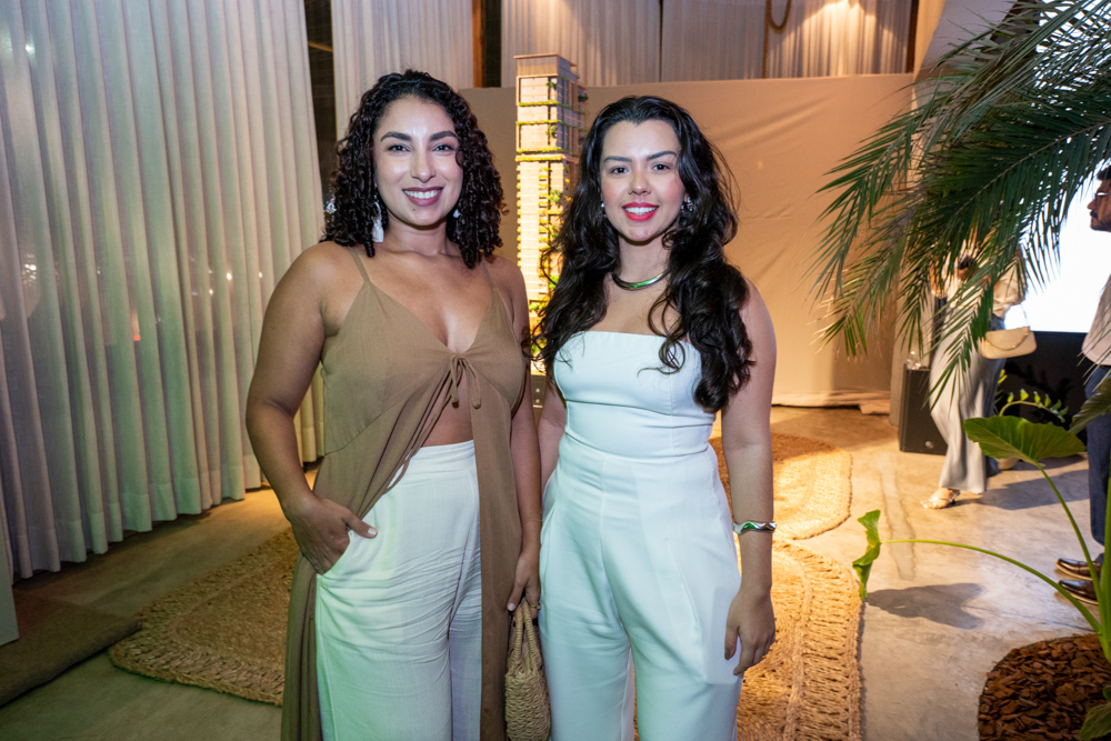 Karol Antunes E Beatriz Arruda
