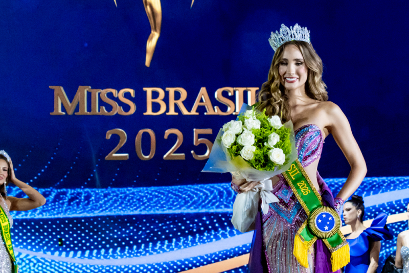 vitória gaúcha - Elegância e emoção marcam a coroação de Laila Frizon como Miss Brasil Terra 2025