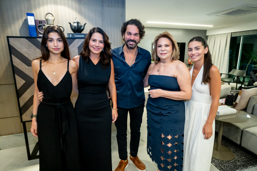 Lara, Renata, Cláudio, Iracema E Cláudia Vale (4)