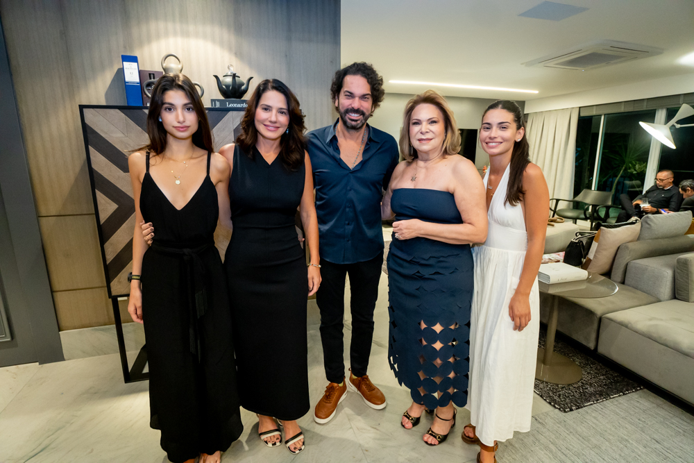 Lara, Renata, Cláudio, Iracema E Cláudia Vale (5)