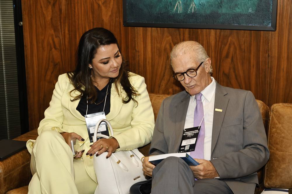 Lisandra Barros E Dinalvo Diniz