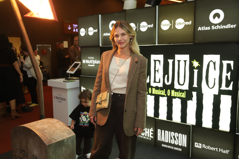 plateia de estrelas - Noite de glamour e diversão marca retorno de “Beetlejuice, o musical” aos palcos cariocas