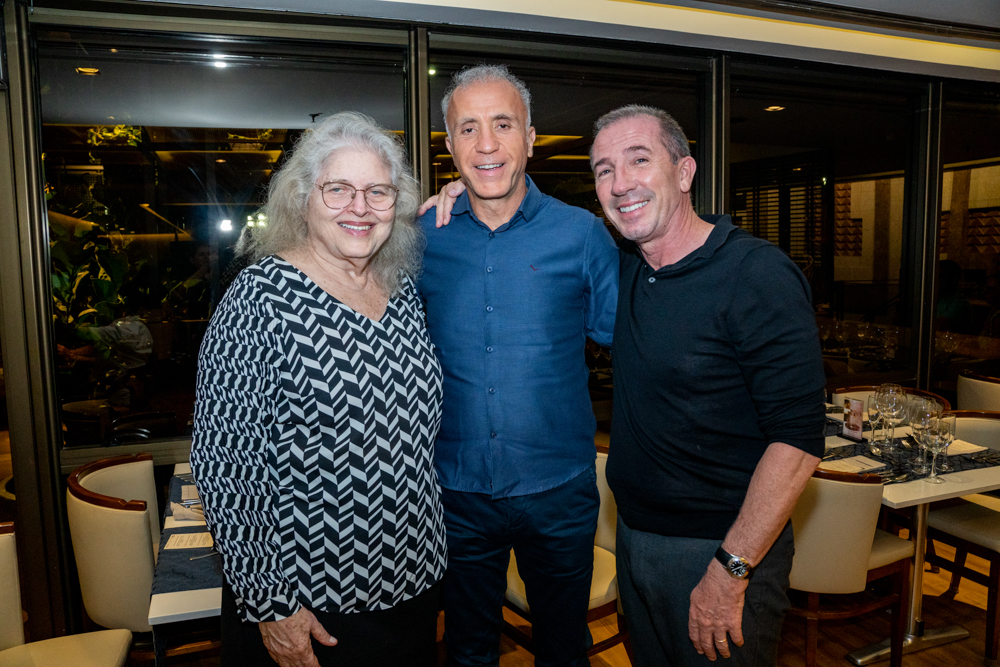 Lúcia E Naji Asly, E Philippe Godefroit