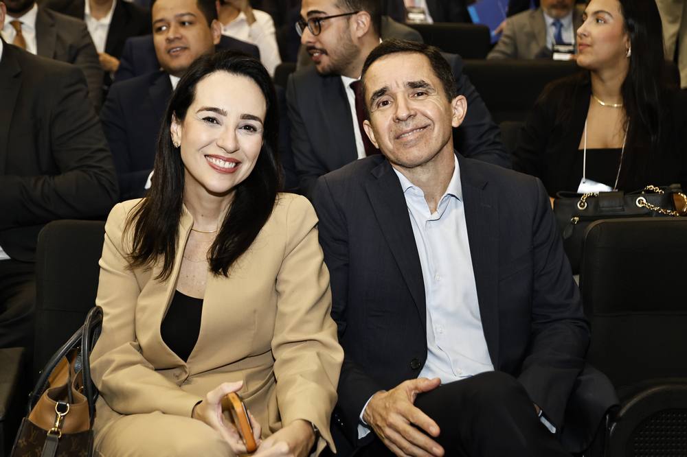 Luciana Lobo E Júlio Saraiva