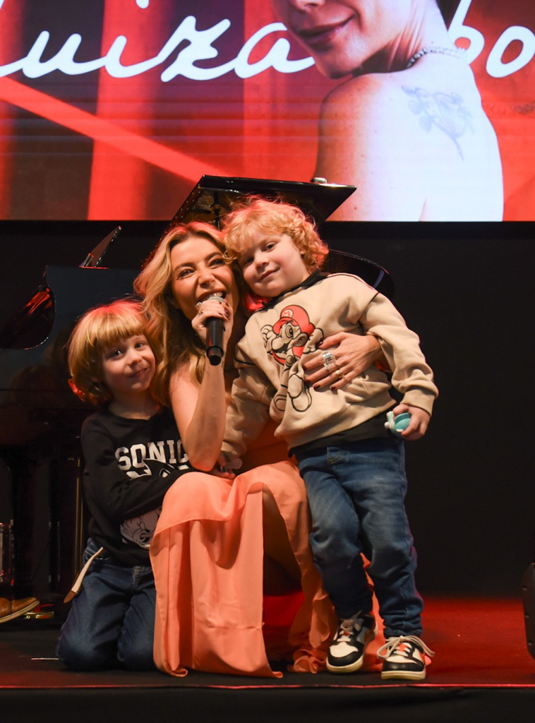 Luiza Possi E Filhos 9458