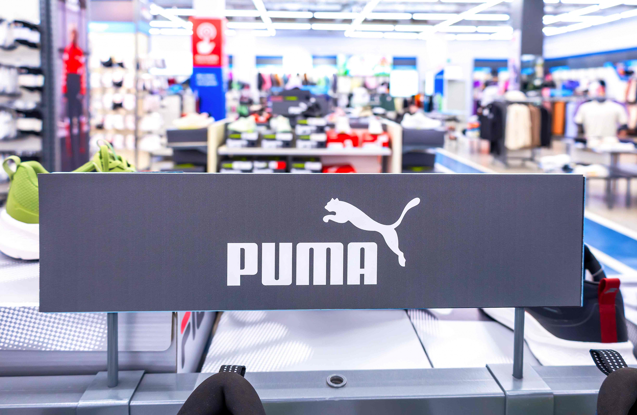 Família Pinault avalia venda da Puma após perda de valor no mercado