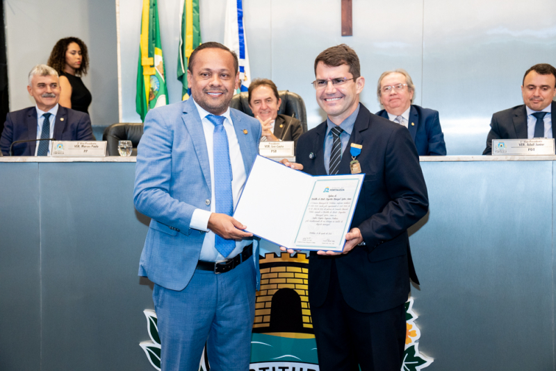 Trajetória Reconhecida - Secretário Rogério Pinheiro é condecorado com a Medalha do Mérito Desportivo Ayrton Senna pela CMFor