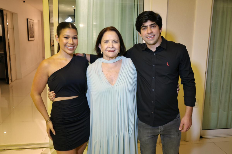 Brinde à vida - Lenita Negrão completa 80 anos com uma noite à altura de sua elegância