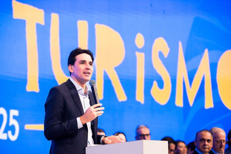 Aviação brasileira deve superar 128 milhões de passageiros em 2025