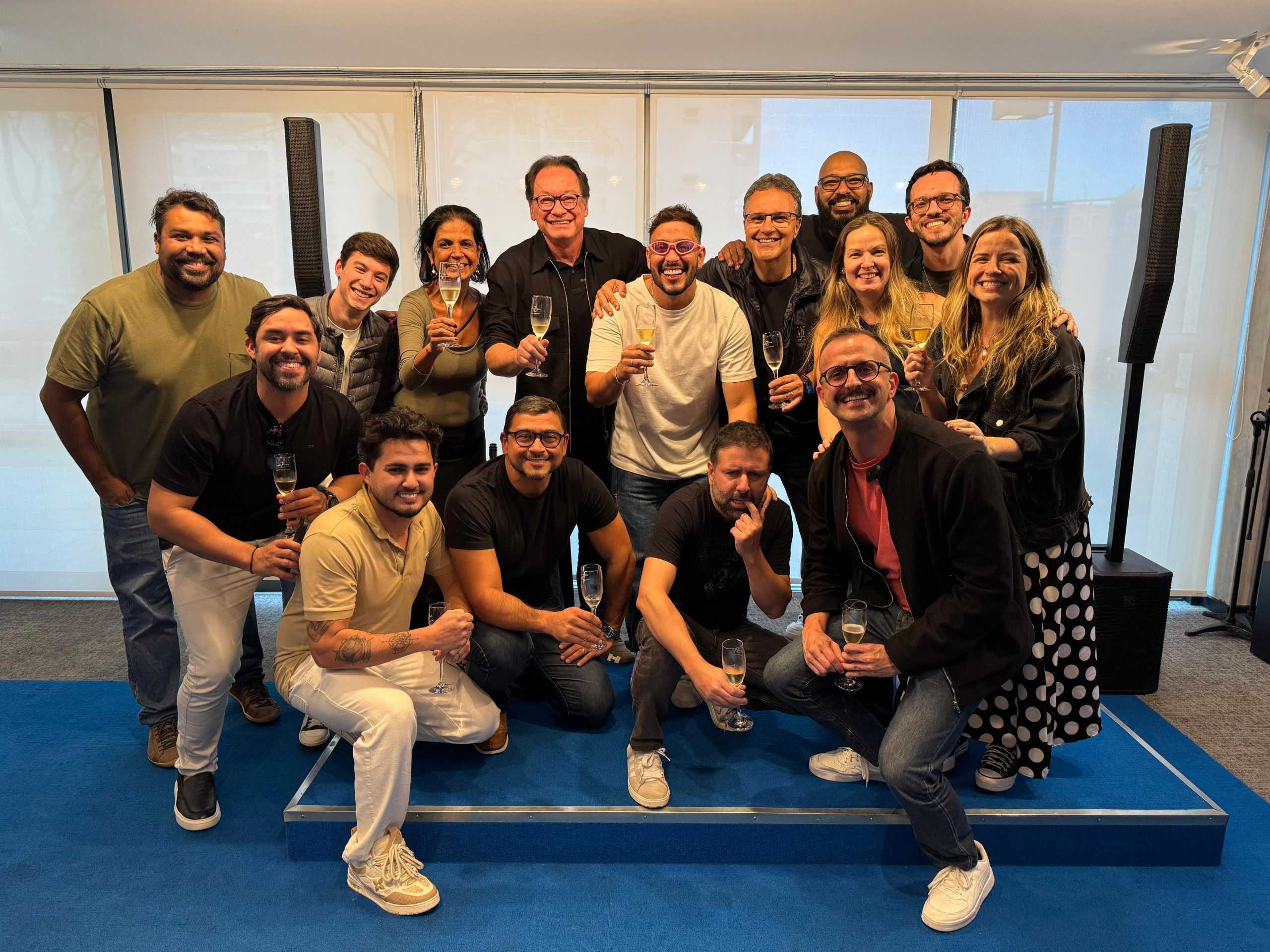 Momento Em Que Litto Lins Ssina Contrato Com A Universal Music Brasil