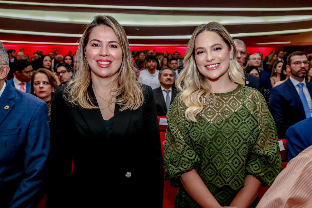 Onélia Santana E Tainah Marinho