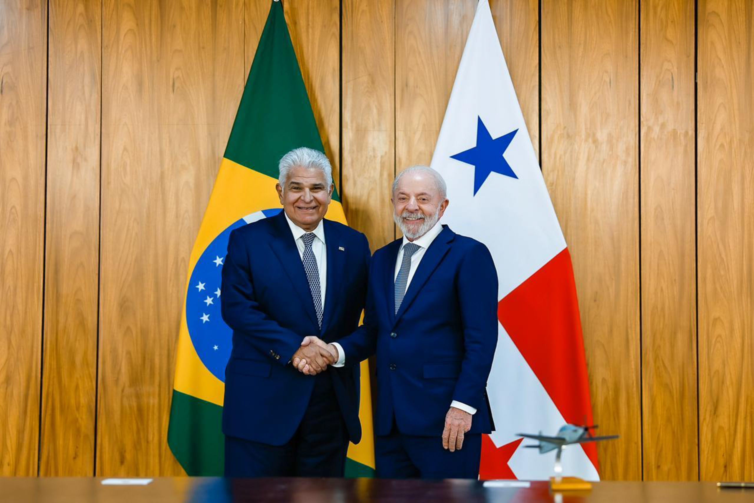 Lula defende Canal e sela acordos com governo do Panamá