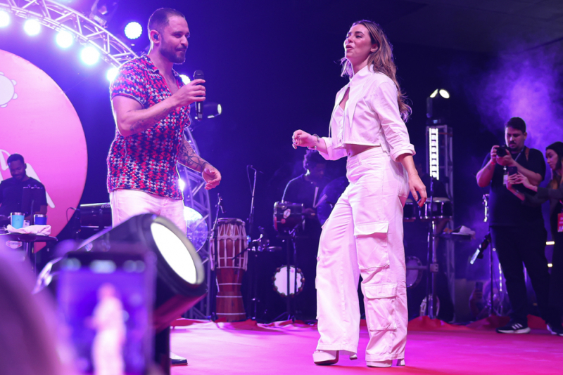 ritmo de samba - Diogo Nogueira comanda a segunda edição de ‘A Grande Roda’ com presença de Paolla Oliveira no Rio de Janeiro