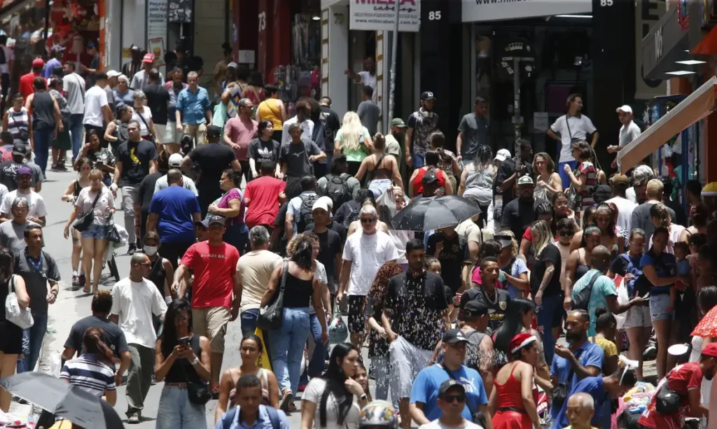 Pessoas Andando Na Rua, Multidão, População Brasileira Foto Agência Brasil