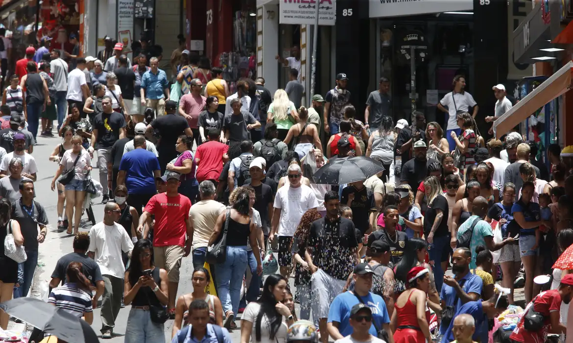 População brasileira chega a 213,4 milhões de habitantes