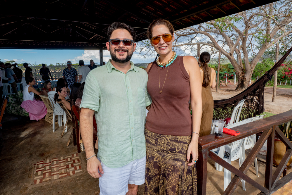 Rafael Moreno E Camila Queiroz
