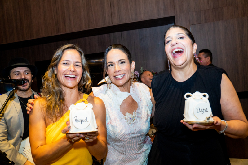 Sessão parabéns - Ana Virgínia Martins festeja novo ciclo com amigos e familiares em seu endereço no Meireles