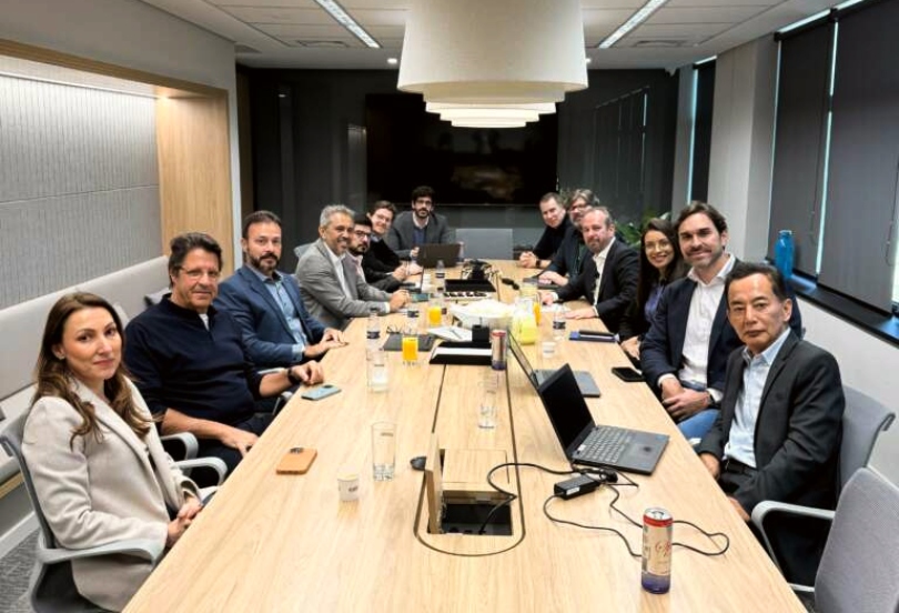 Elmano de Freitas acelera, em São Paulo, a implantação do Polo Automotivo no CE