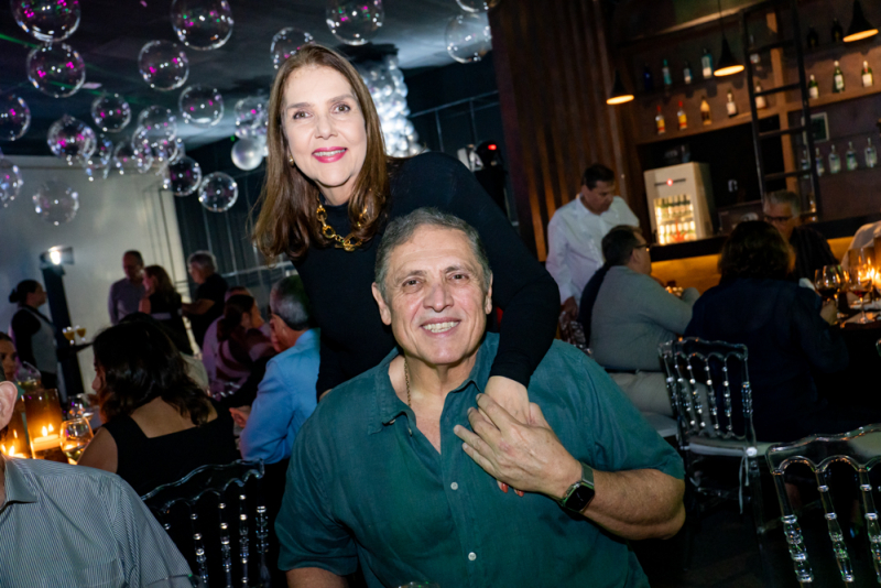 Noite de festa - Roberto Gentil reúne convidados para festejar 70 anos no La Casa Lounge