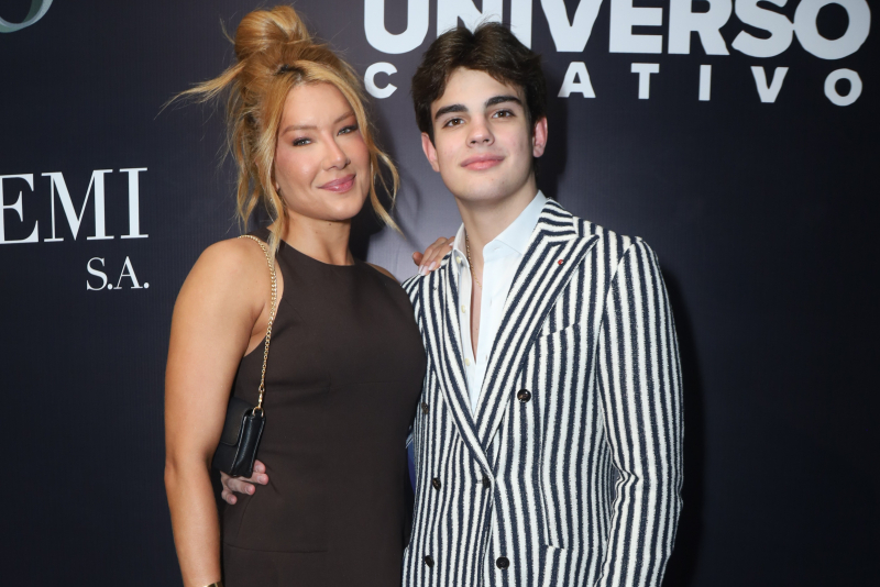 FESTA IN SAMPA - João Silva brinda nova fase com famosos e familiares em São Paulo