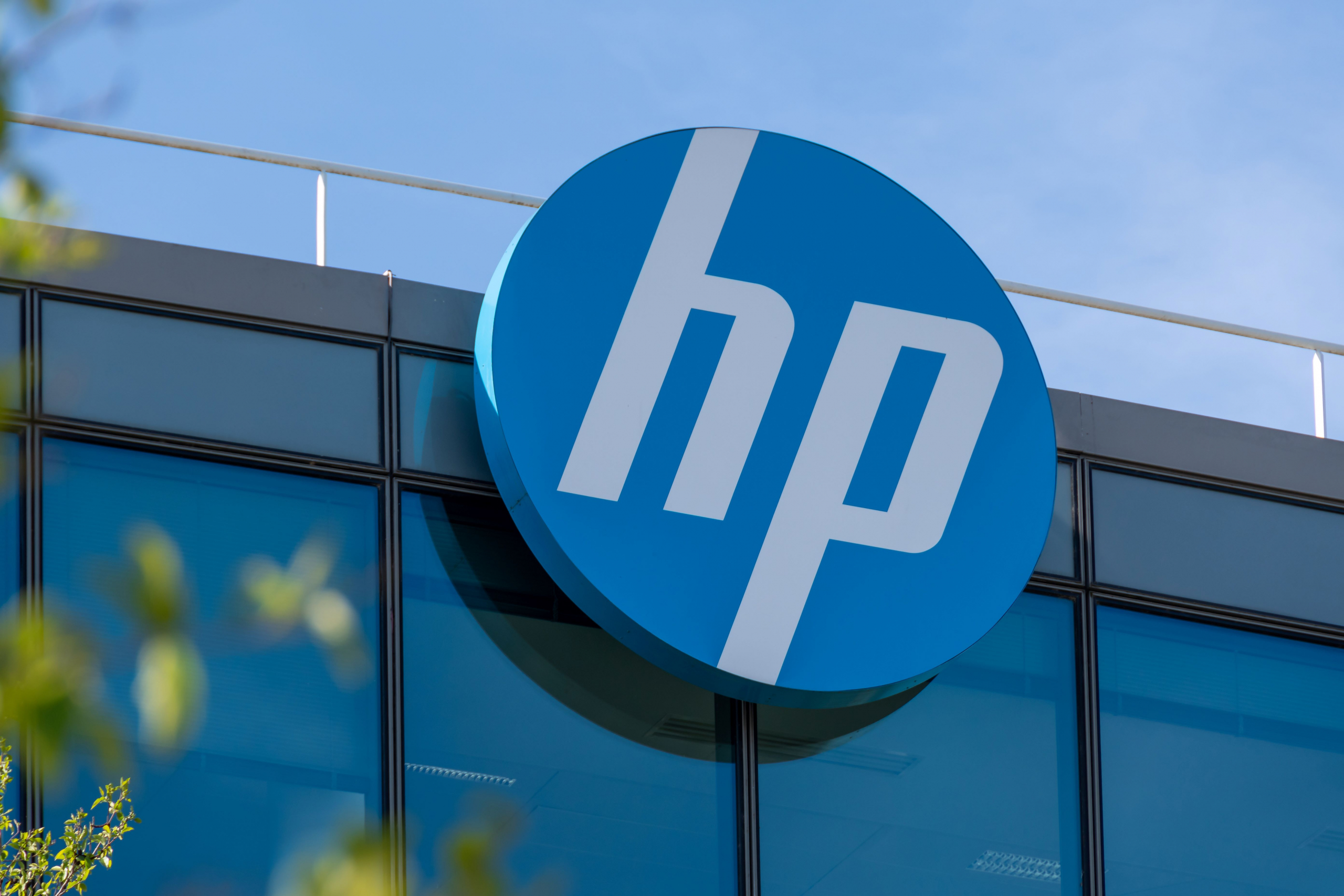 HP cresce acima das previsões com PCs de IA e atualização para Windows 11
