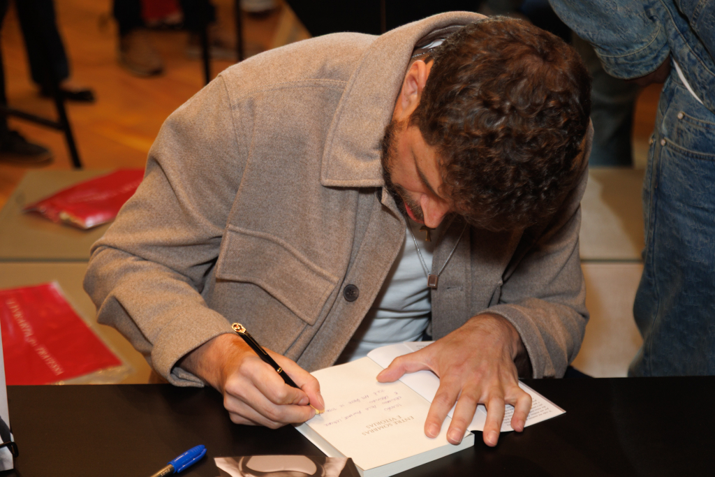 Sessão De Autógrafos