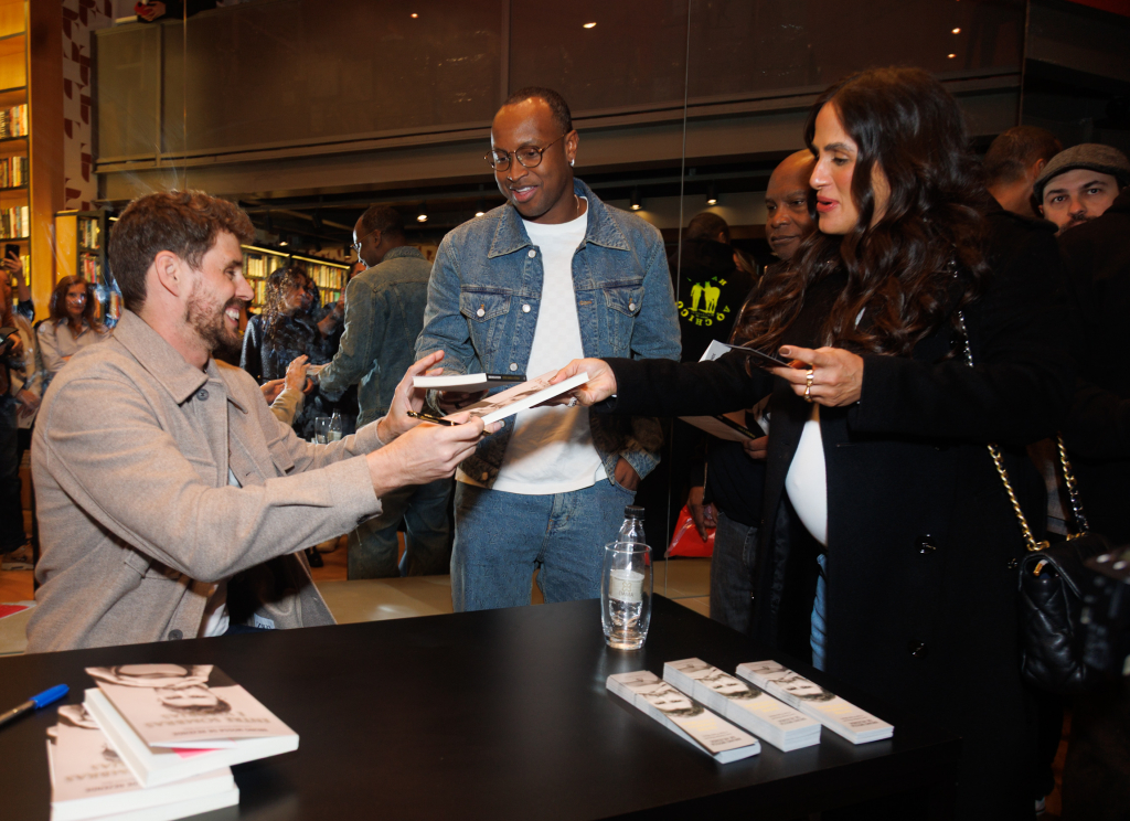 Sessão De Autógrafos (2)