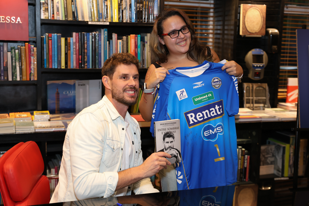 "bruninho", Lança O Livro "entre Sombras E Vitórias