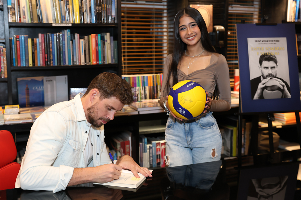 "bruninho", Lança O Livro "entre Sombras E Vitórias