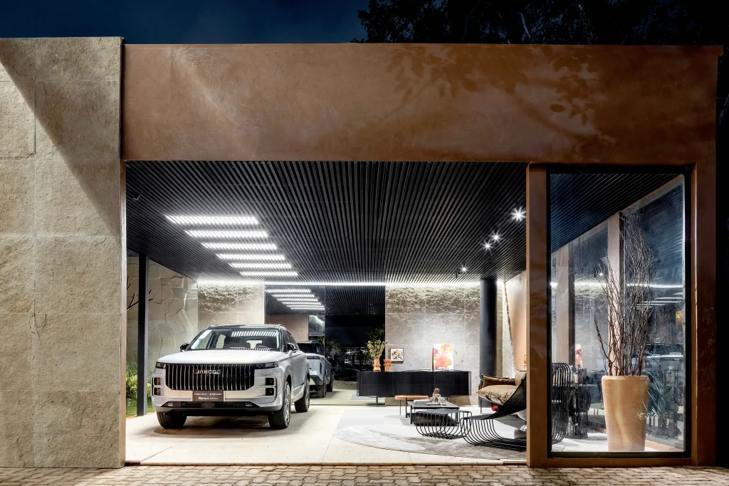 Studio Grimaldi Garagem Omoda Jaecoo Silencio Em Movimento