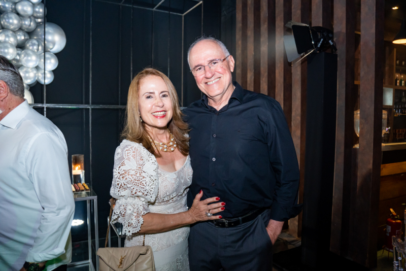 Noite de festa - Roberto Gentil reúne convidados para festejar 70 anos no La Casa Lounge