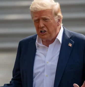 Trump eleva tarifa global para 15% após derrota na Suprema Corte dos EUA